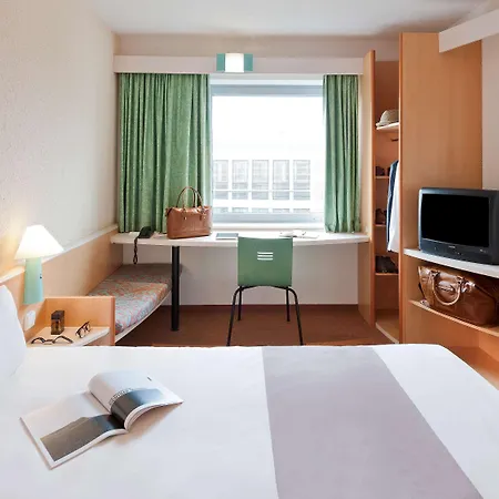 Ibis Madrid Alcorcon Tresaguas Hotel Exterior photo
